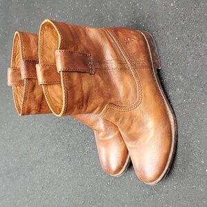 FRYE Anna Shortie Brown Leather Booties